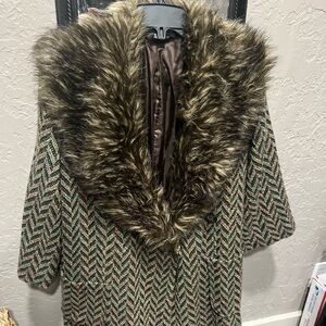 Tweed winter coat with faux fur